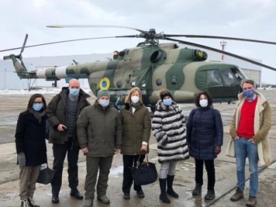 Посли, які відвідали Донбас із Президентом, поділилися враженнями у соцмережах  