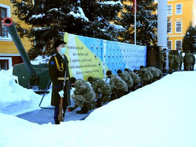 У Національній академії сухопутних військ вшанували пам’ять випускників: капітана 3-го рангу Дмитра Лабуткіна, капітана Юрія Бутусова і старшого лейтенанта Романа Тимошенка  