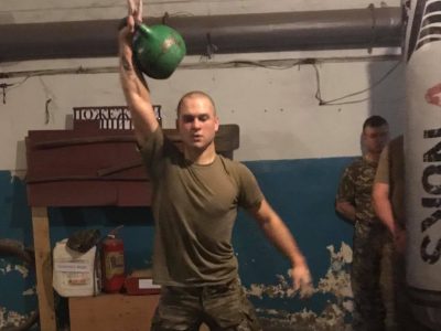 Десантники змагалися за першість у гирьовому спорті  