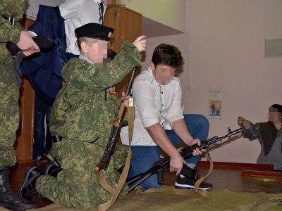 Втягували дітей у воєнний конфлікт: на Донеччині розпочали кримінальне провадження