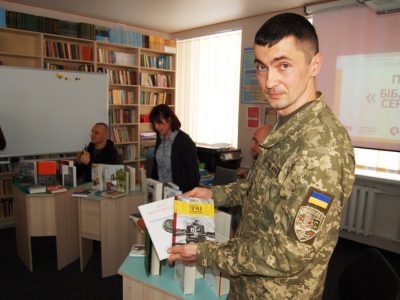 «Бібліотека сержанта» для військових ліцеїстів із Сумщини  