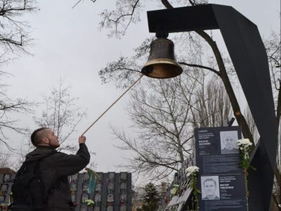 Дзвін гідності на честь Героїв Небесної Сотні  