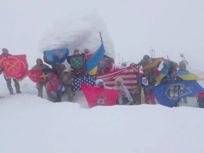 Військові ЗСУ та  НАТО в надскладних кліматичних умовах підкорили найвищу точку України  