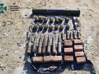 На Луганщині виявили два схрони з гранатами та вибухівкою, закладені диверсантами у 2014 році