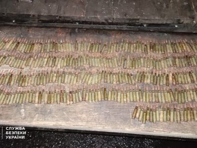 На Луганщині СБУ виявила два схрони з військовими засобами ураження