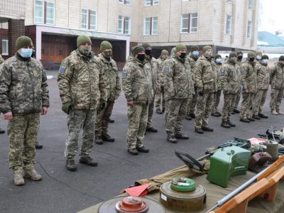 У Києві відбулися заняття з мінної безпеки для військовослужбовців Сухопутних військ  