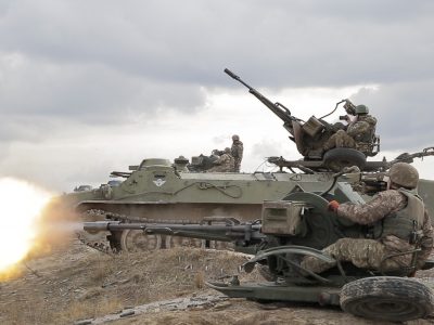 Українські десантники вступили в бій із вертольотами та бронетехнікою противника  
