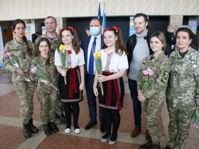 Ветеранки АТО та особливі дітки стали героями фотовиставки «Янголи та берегині»  