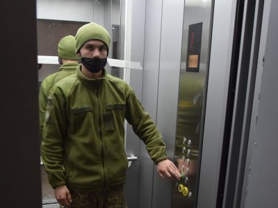 У Дніпрі в офіцерському гуртожитку відновлено ліфт, який не працював 15 років  