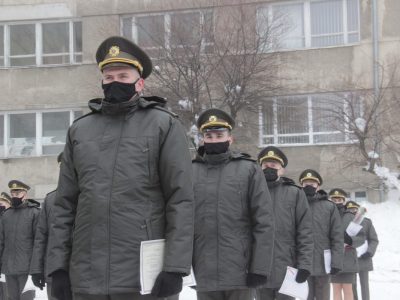 256 випускників військових коледжів призначені на високотехнологічні сержантські посади  