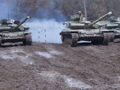 Третьокурсники практикувались у водінні танків за складних умов  