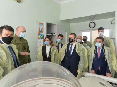 Дмитро Разумков відвідав Хмельницький військовий госпіталь
