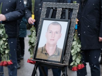 У Кропивницькому попрощались із загиблим військовим Кирилoм Бикoвським