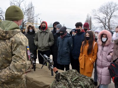 Офіцери-десантники провели День відкритих дверей для школярів Миколаєва  
