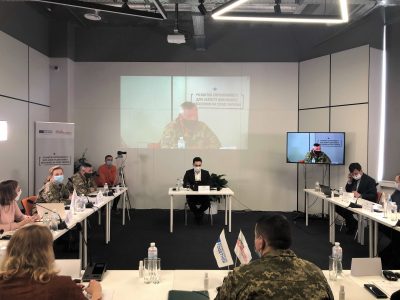 Представники сектору безпеки і оборони обговорили проблеми та виклики у сфері захисту цивільного населення у збройних конфліктах  