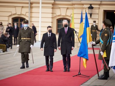 У Києві відбулася офіційна церемонія зустрічі президентів України та Литви  