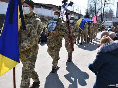 У Хмельницькому провели в останню путь молодшого сержанта Віктора Пасєку  