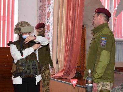 Десантники провели урок мужності для школярів Краматорська  