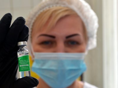 У Дніпрі перші 50 військових медиків зробили щеплення від коронавірусу  