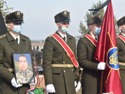 На Київщині поховали старшого солдата Олександра Пекура, який загинув від кулі снайпера  