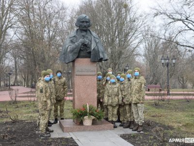 На Полтавщині курсанти-зв’язківці відзначили 212-ту річницю від дня народження Миколи Гоголя  