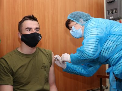 У Національній академії сухопутних військ триває вакцинація від COVID-19  