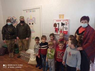 У прифронтових районах військовослужбовці ЦВС надають допомогу місцевому населенню  