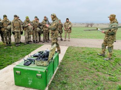 Як використовувати бойові можливості ударних БПЛА,  розповіли курсантам-десантникам