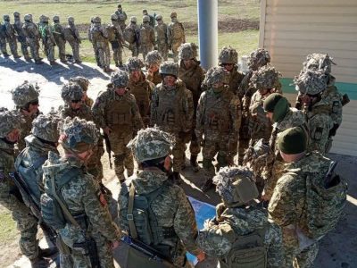 Перед стажуванням у військах одеські курсанти вчаться діяти у ролі командирів взводів  