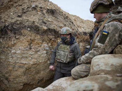 Ми пам’ятаємо кожного захисника, який загинув за Україну – Президент відвідав позиції українських військ на Донбасі ﻿  