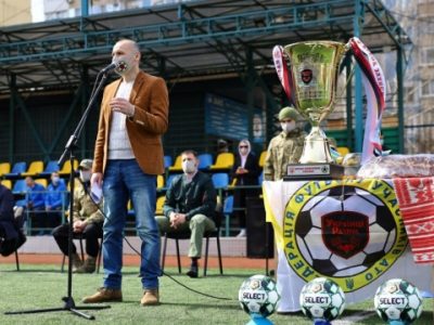 Започатковано Кубок захисників України з футболу  