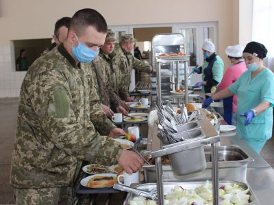 Досвідом з організації харчування військовослужбовців за Каталогом продуктів ділилися в «Десні»