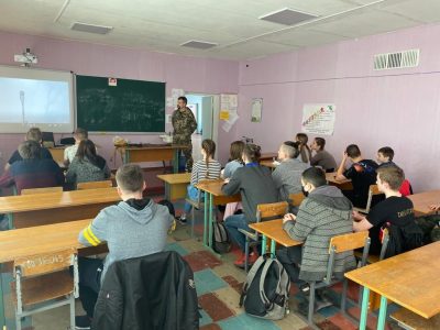 Українські військові у районі ООС щодня проводять заходи з патріотичного виховання школярів  