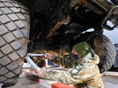 Військові інженери готують техніку до південної спеки