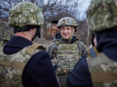 Представники влади повинні підтримувати українських воїнів на передовій – Президент  