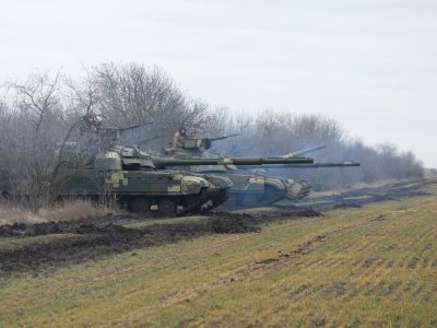 Танкові екіпажі ЗСУ відпрацювали маневри на адмінмежі з Кримом  