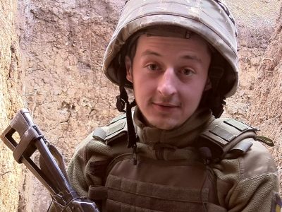 В окоп, де перебував Петро, влетів ворожий снаряд, але вищі сили відвели біду…  