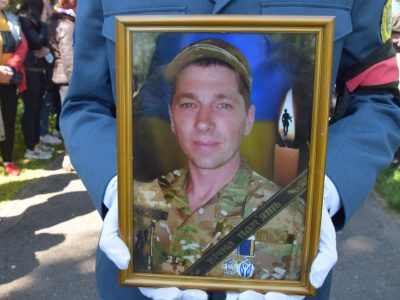 Полтавщина попрощалась з полеглим на Донбасі воїном Юрієм Опришком  