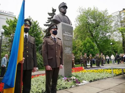 Курсанти-зв’язківці взяли участь у відкритті пам’ятника Василю Вишиваному  