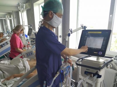 Харківські військові медики отримали два сучасні апарати ШВЛ  
