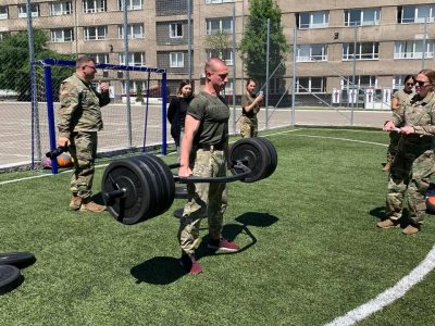 Як наші майбутні сержанти тест з фізпідготовки армії США випробували  