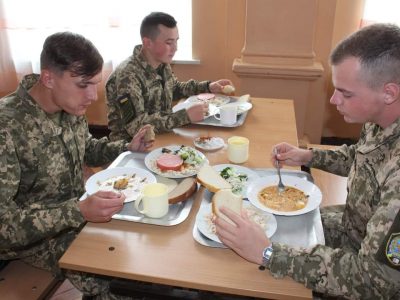 «Мої улюблені страви – це борщ та котлета по-київськи», або  Одеські курсанти про нову систему харчування за Каталогом  