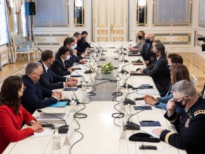 РФ залишила значні військові сили на кордоні з Україною – Ентоні Блінкен