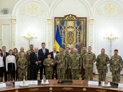 В Офісі Президента привітали працівників Держспецзв’язку зі святом і вручили їм державні нагороди