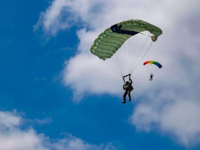 Морські піхотинці та морські авіатори ВМС ЗС України підкорювали небо над Миколаєвом  