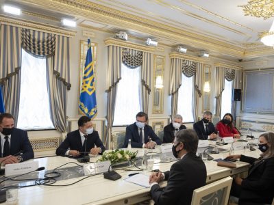 Президент обговорив з Держсекретарем США ситуацію на сході України та питання деокупації Криму  