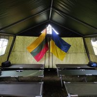 Литовські побратими передали українським розвідникам намет із комбінованим тентом  