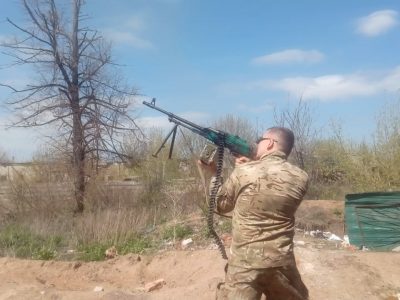 Як на бойових позиціях ремонтують кулемети