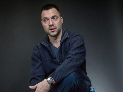 Незаконне захоплення житла в ОРДЛО може посилити антиросійські санкції – Арестович  