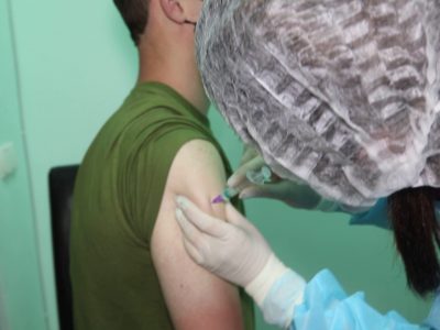 У Львівському військово-медичному клінічному центрі триває вакцинація військових від COVID-19  